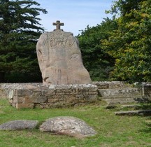 Cotes D' Armor Pleumeur-Bodou Menhir de St Uzec