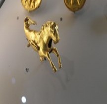 6 Grèce Héllenistique Héllenistique Fibule Cheval Marin Paris Louvre