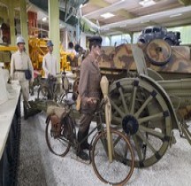 Vélo Allemand Adler 1945 Volkssturm  mit Panzerfaust am Fahrrad Sinhseim