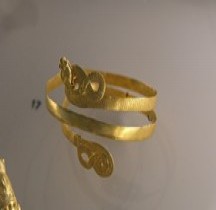 5 Etrurie Bijoux Serpentiformes  Bracelet et Bague Paris  Louvre